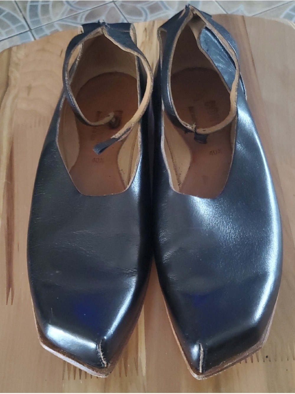 CYDWOQ  Vintage Women's Black Leather Ankle-Strap Flats Size 40.5